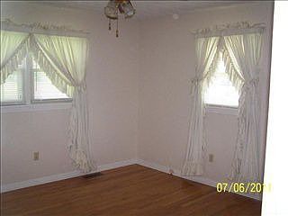 4th image of 987 Peachtree Ln
