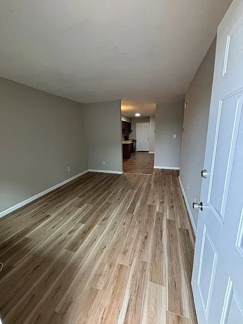 2 bed, 748 sqft, $995 — Photo 2