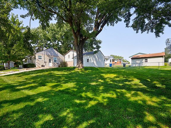 4th image of 4901 SW 12th St