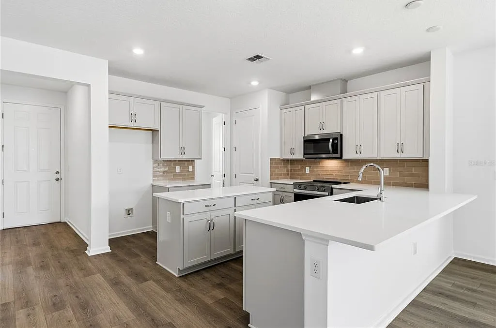 3 bed, 2.0 bath, 1772 sqft, $3,150 — Photo 4