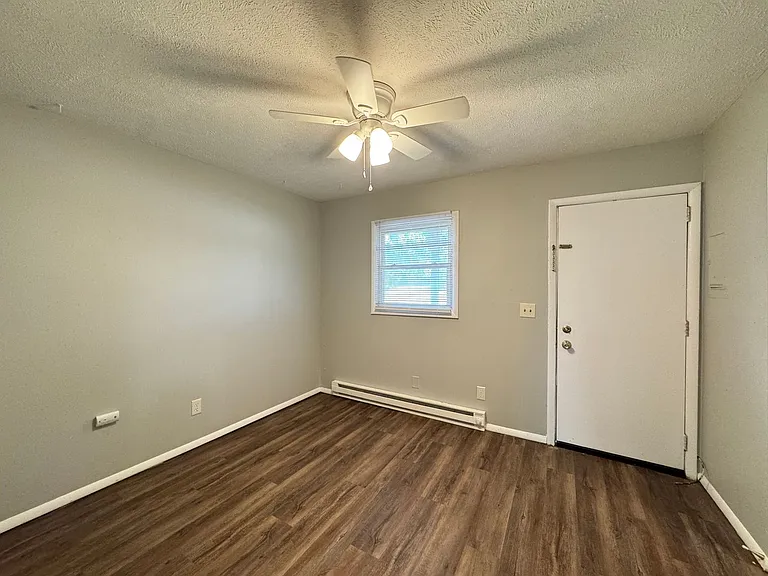 210 E Vernon Ave — Photo 4