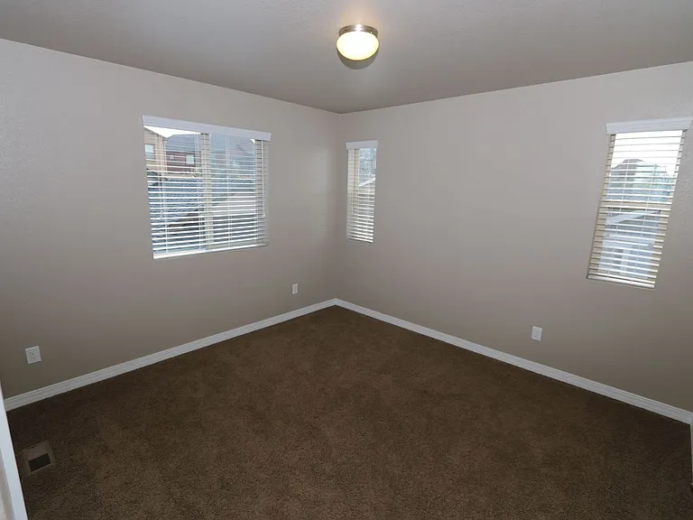 5651 Majestic Dr — Photo 9