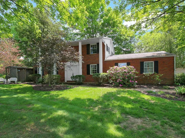 1827 Aspen Ct, Heath, OH 43056