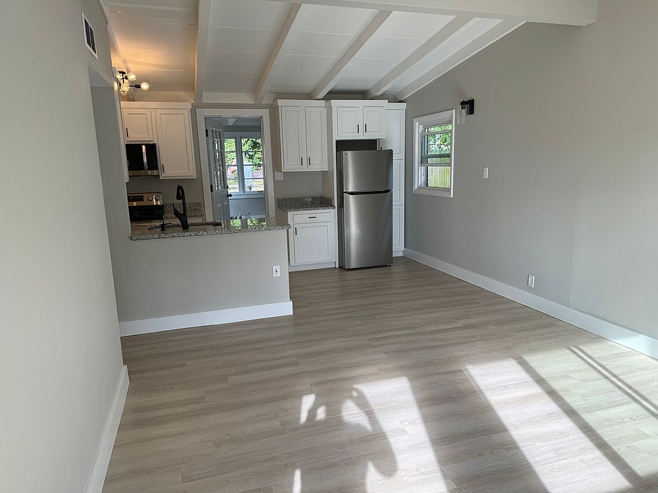 1st image of 1547 Heron Ln