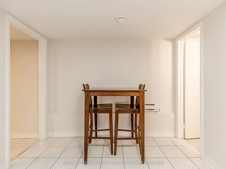 80 Rushbrooke Ave #LOWER — Photo 8