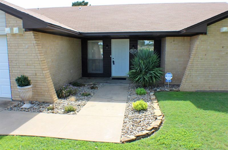 1st image of 1815 NW Keystone Dr