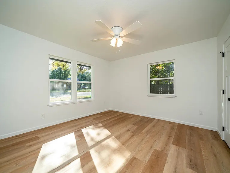 607 N Pacific St — Photo 11