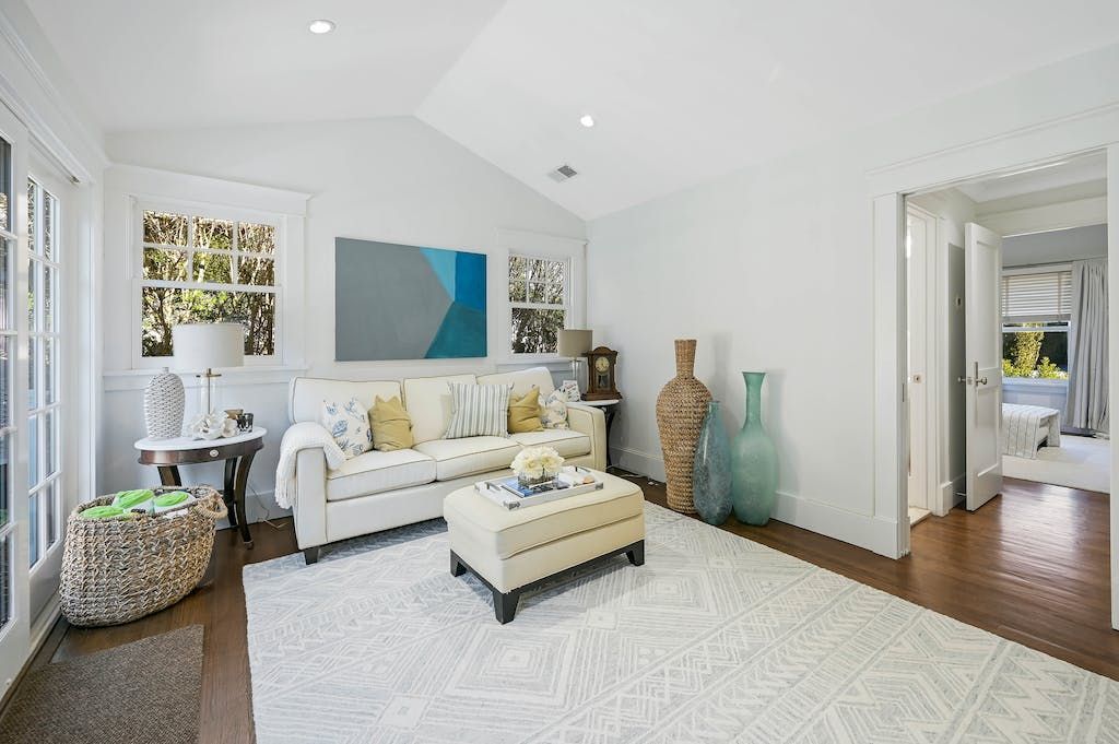 25 McGuirk St, East Hampton, NY 11937 Out East