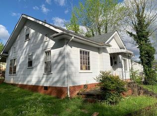 84 S Madison St, Marion, NC 28752