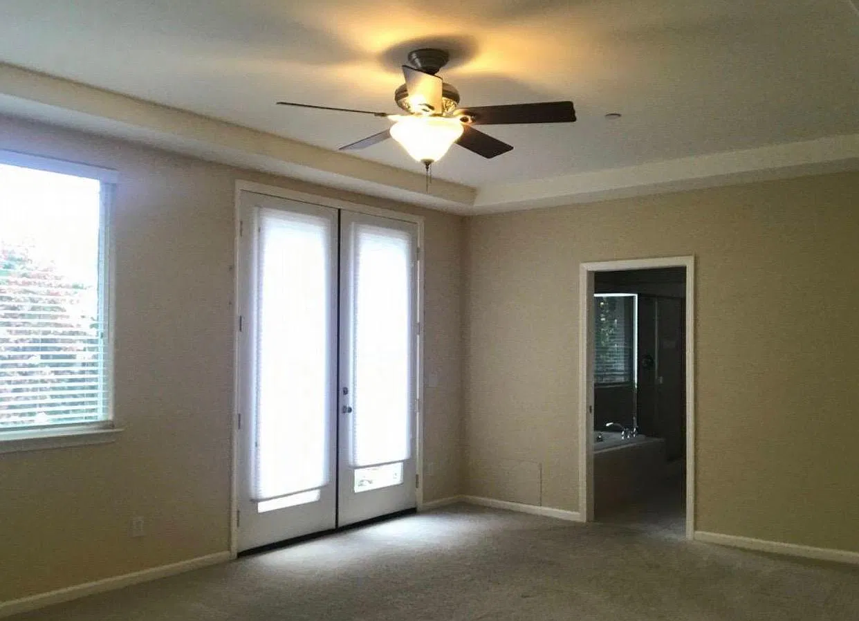 7976 Creekside Dr — Photo 3