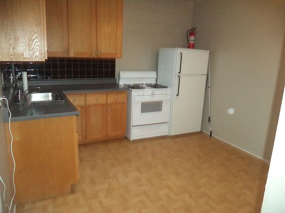 2nd image of 3952 Franklin Blvd