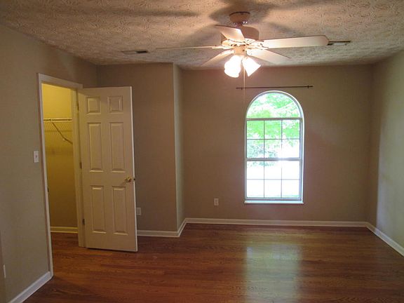 2nd image of 6019 Waterbury Ln