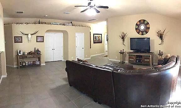 2nd image of 5723 Tianna Lace
