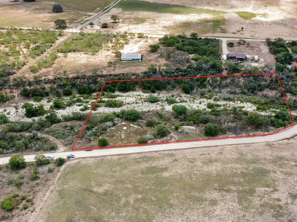 613 county road 441, Hondo, TX 78861