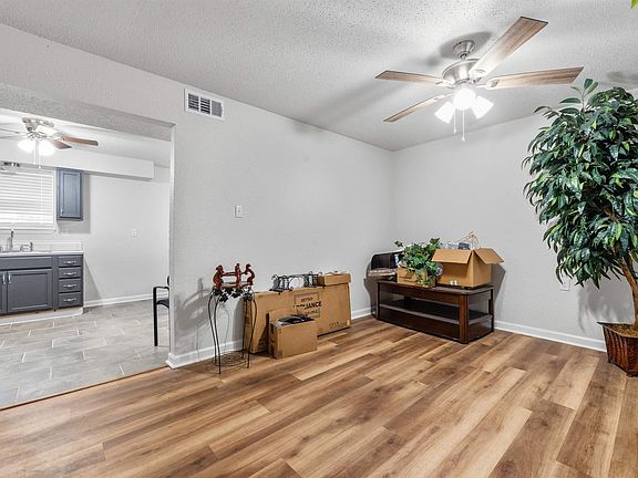 3rd image of 109 Jason St