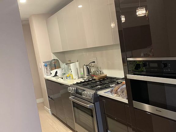 2nd image of 2932 W 5th St APT 15F