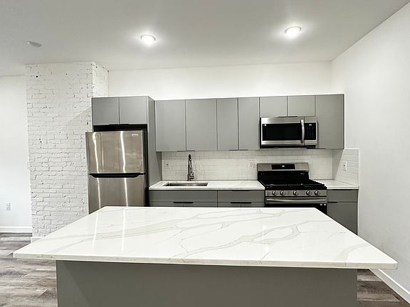 2nd image of 118 Van Horne St Floor 2