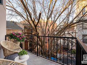 417 Lorimer St