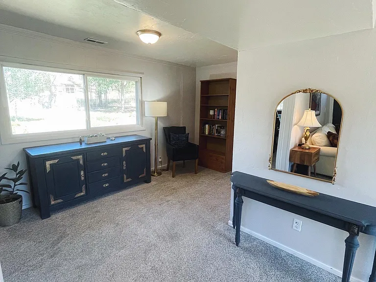 220 N Center St — Photo 3