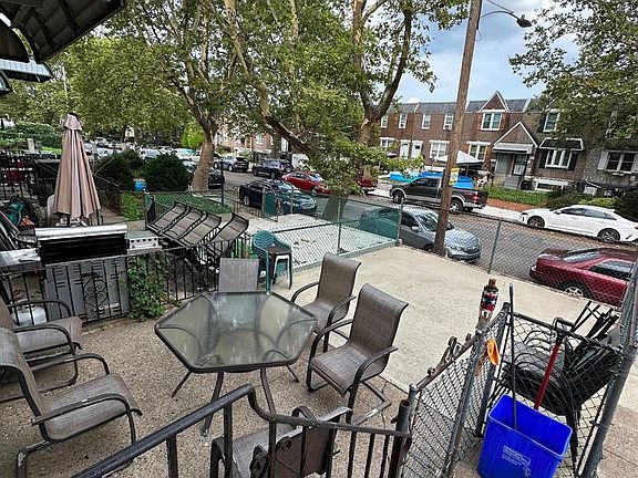 2nd image of 6018 Frontenac St