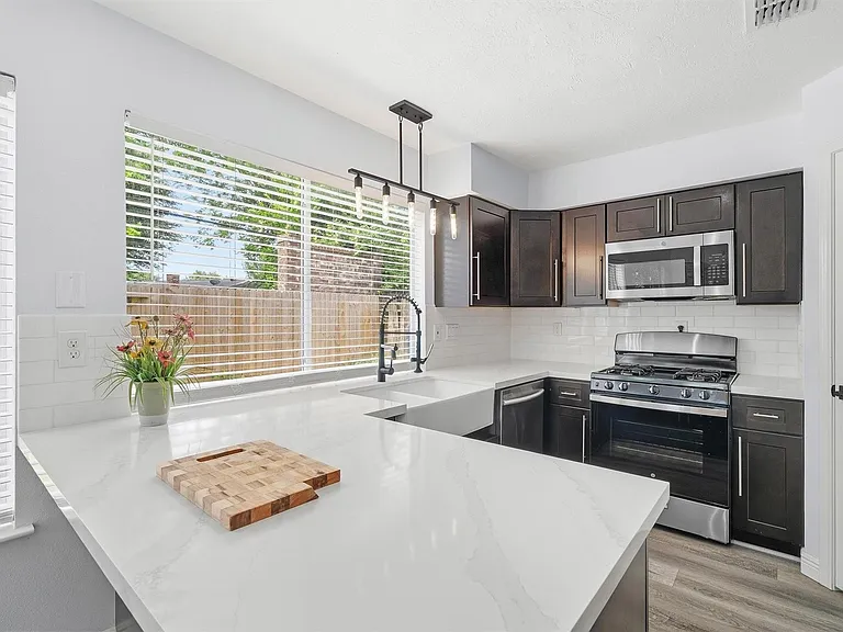7815 Royan Dr — Photo 10