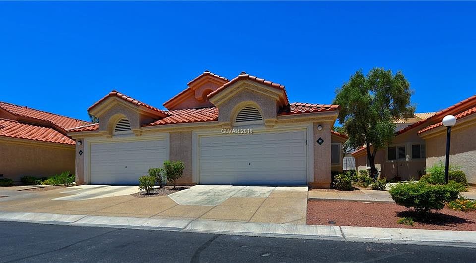 1st image of 561 Yacht Harbor Dr