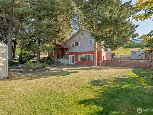 140 Robin Place NW, East Wenatchee, WA 98802