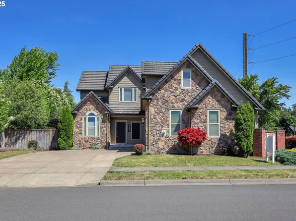 3435 Meadow View Dr, Eugene, OR 97408