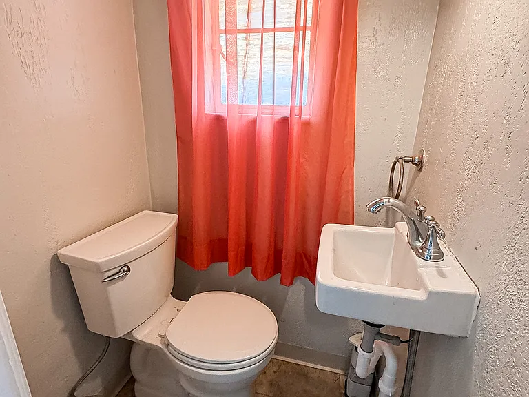 2710 Henderson Rd — Photo 6
