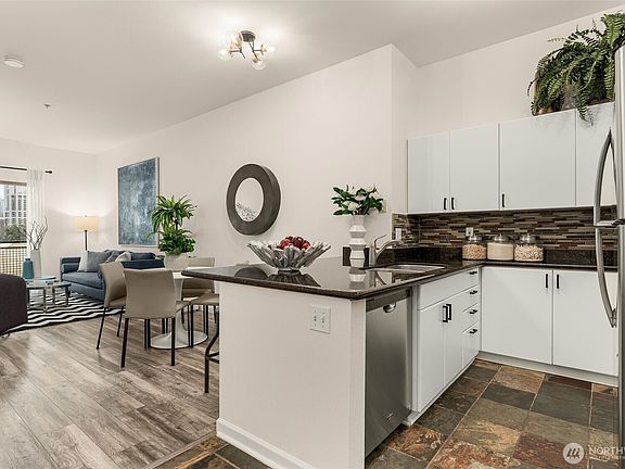 4th image of 1323 Boren Avenue #615