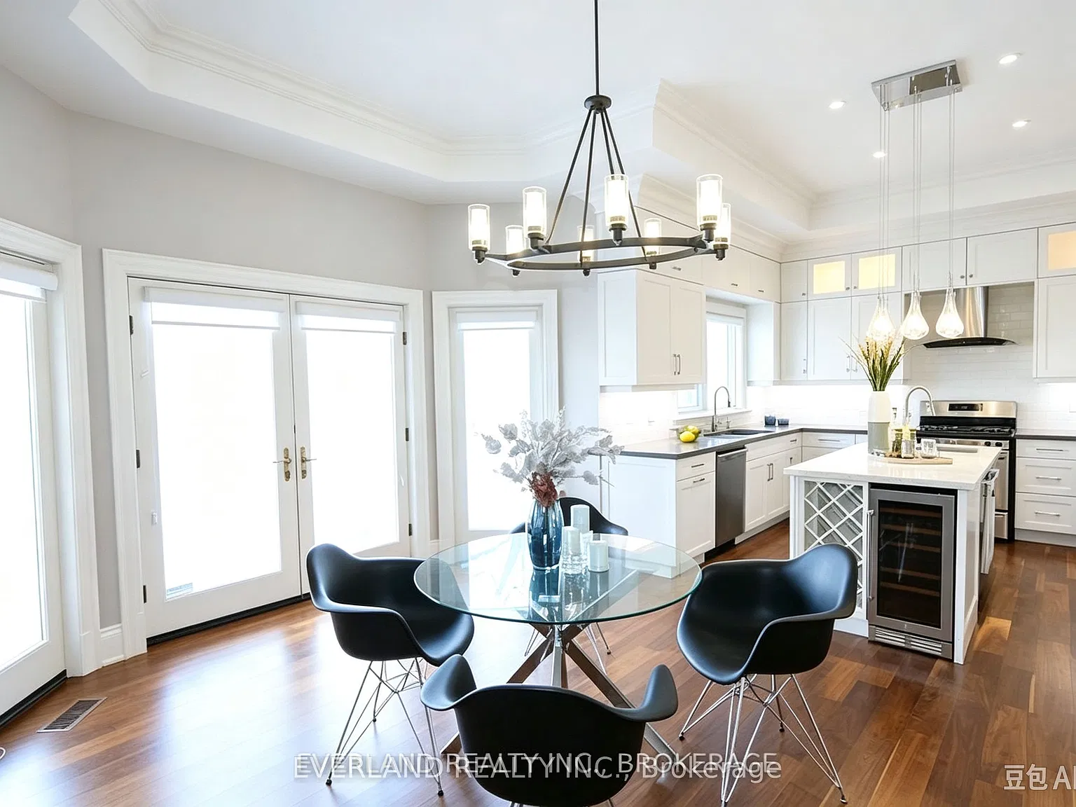 7 bed, $6,900 — Photo 2