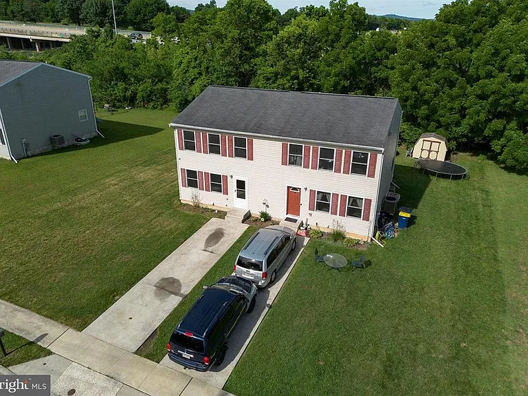 1041 Oberlin Rd — Photo 2