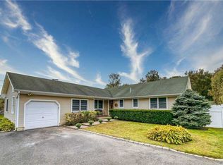 36 W Shore Rd, Oakdale, NY 11769