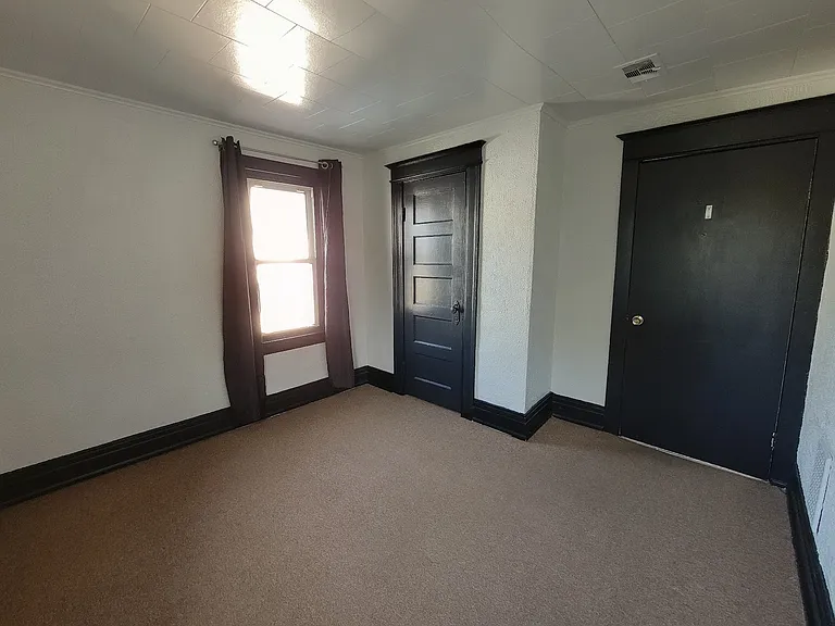 162 Hayward Ave — Photo 12