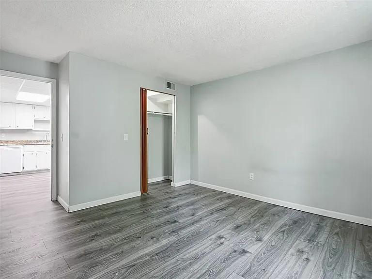 15 Shadowbrook Ln #28 — Photo 8