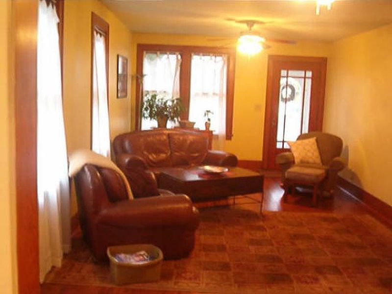 3rd image of 91 N WASHINGTON Street