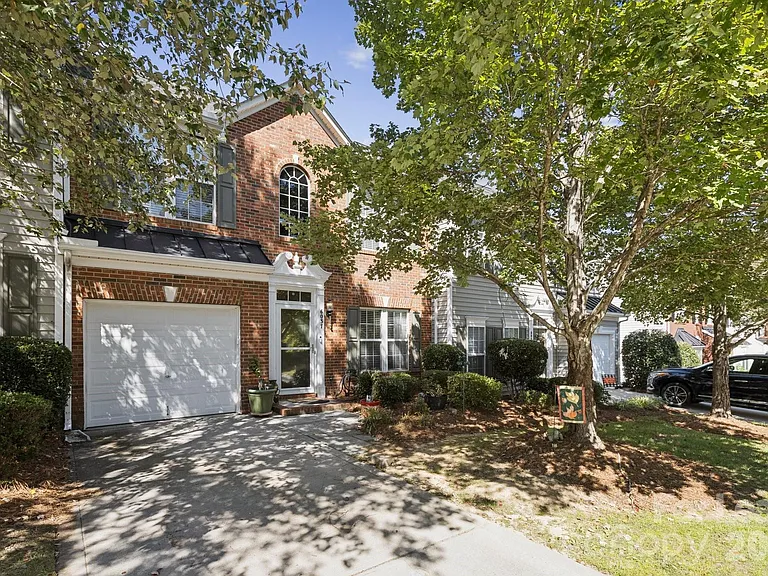 6037 Queens Walk Ct — Photo 37