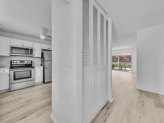 5th image of 123 Amherst Lane #123