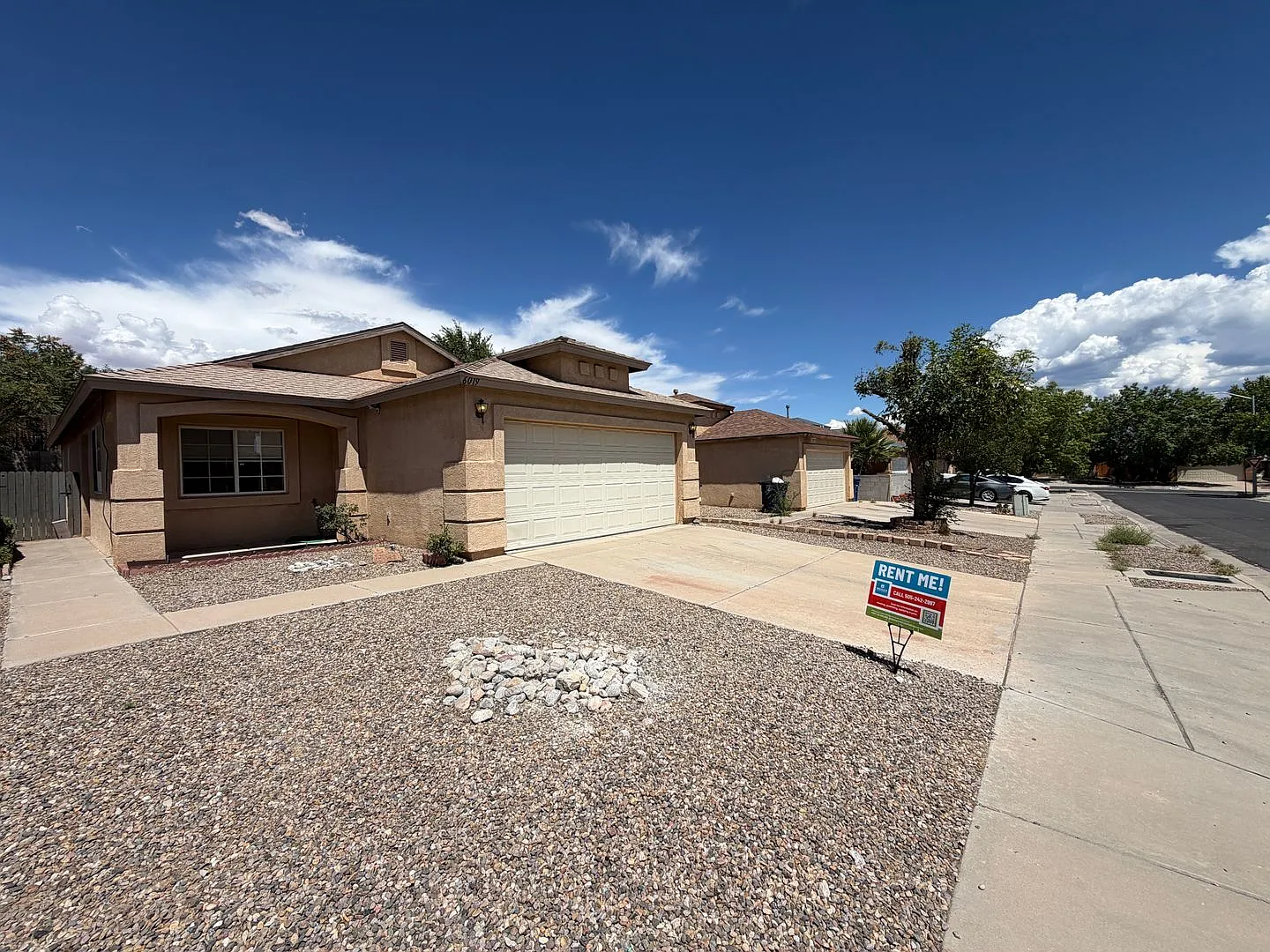 3 Bedroom Single Story Home Available Near Unser Blvd NW & McMahon Blvd! — Photo 2