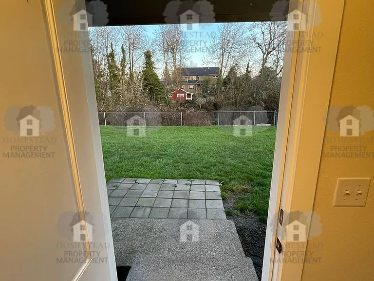 425 S 8th St — Photo 12