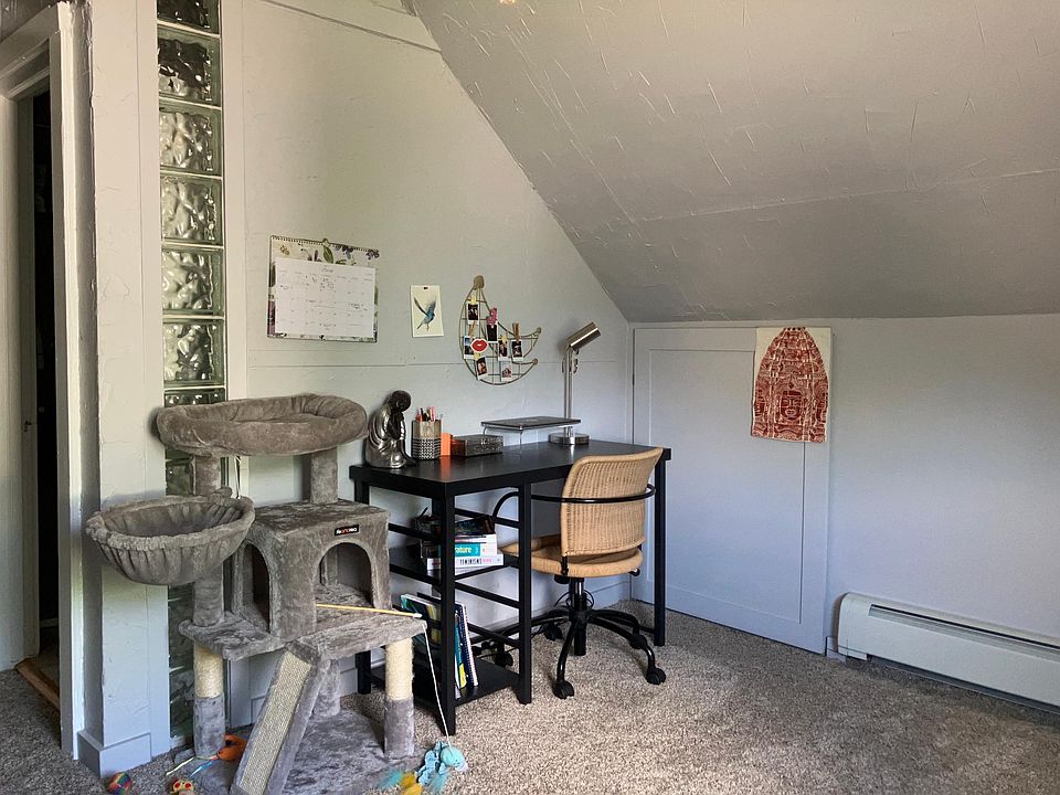 First room in the unit is large enough to fit queen size bed