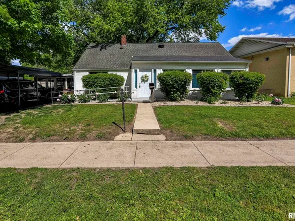316 N Putnam St, Moweaqua, IL 62550