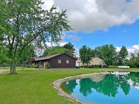 House, huge workshop, pond