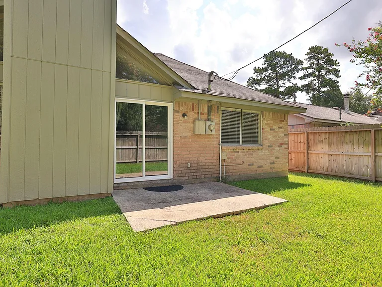 16035 Hollow Rock Dr — Photo 32