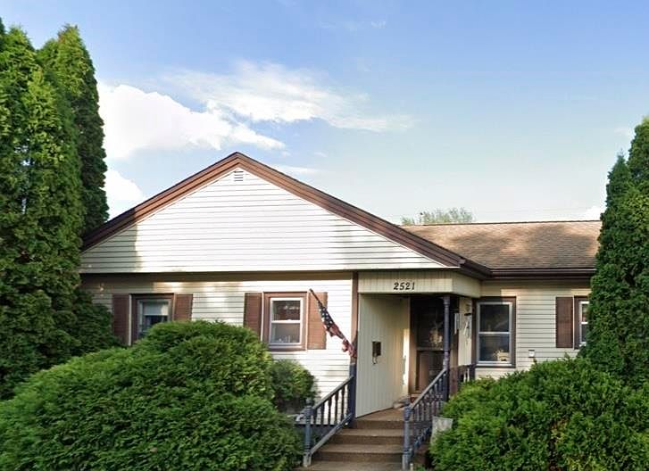 1st image of 2521 Riverside Dr