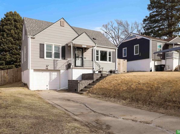 6764 Manderson St, Omaha, NE 68104