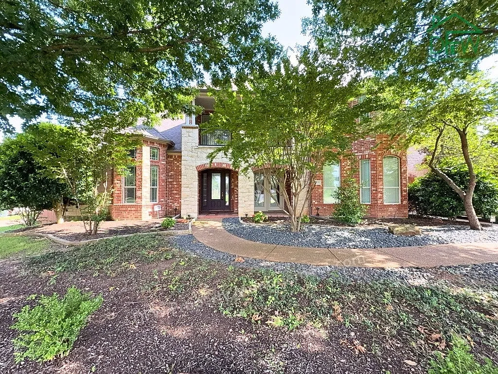 5 bed, 6.0 bath, 4865 sqft, $7,995 — Photo 2