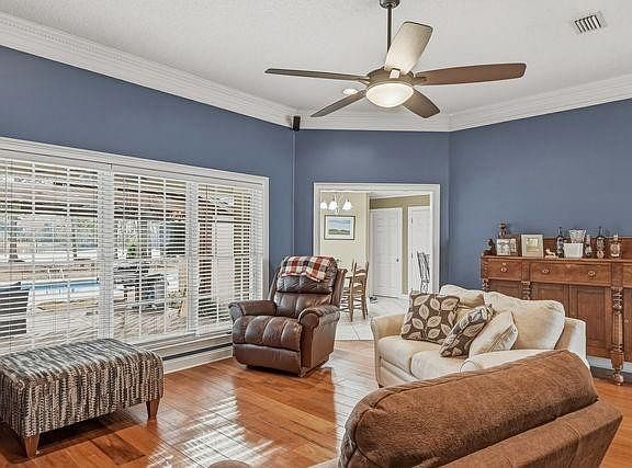 5th image of 292 Edge Water Dr