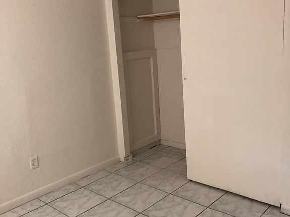 5th image of 8817 Oak Cir
