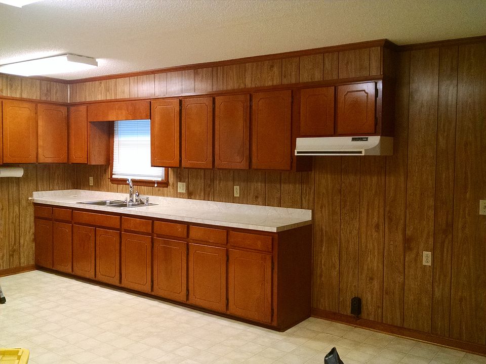 2nd image of 1707 Magnolia Dr #House